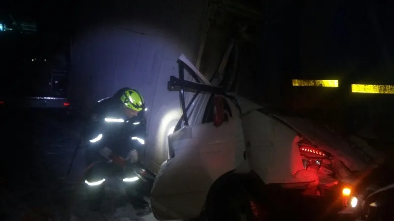 Водитель грузовика погиб на автодороге в Крыму