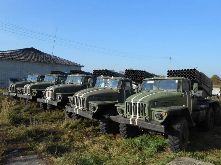 Разведка ДНР обнаружила под Донецком запрещенные «Минском» вооружения ВСУ, включая РСЗО «Град»