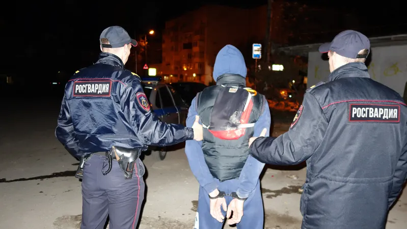 Гастарбайтер из Самары порезал ножом собутыльника в Севастополе 