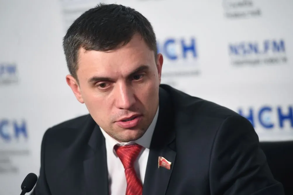 Живший на прожиточный минимум депутат закончил эксперимент