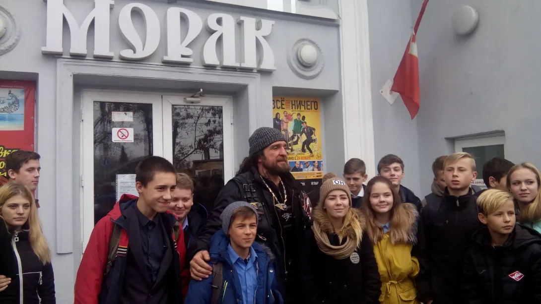 Школьников Севастополя вместо уроков отправляют на фильм «Ночных волков»