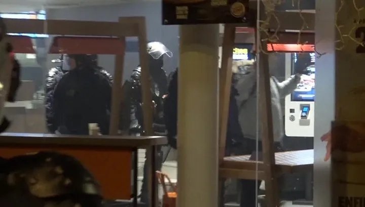 Глава французской полиции призвал протестующих утихомириться
