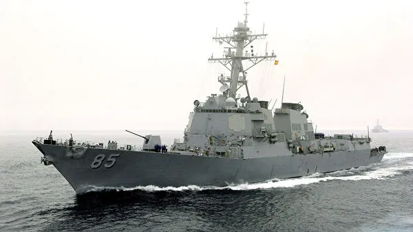 Эсминец ВМС США демонстративно прошел около российской базы