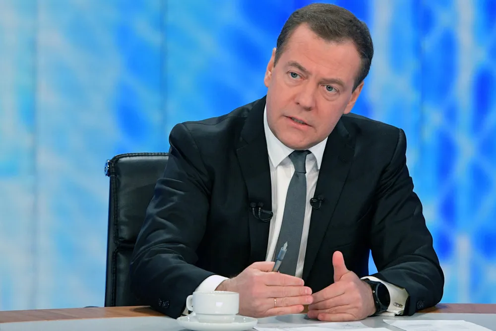 Медведев: Запрета на хождение доллара в России не будет 