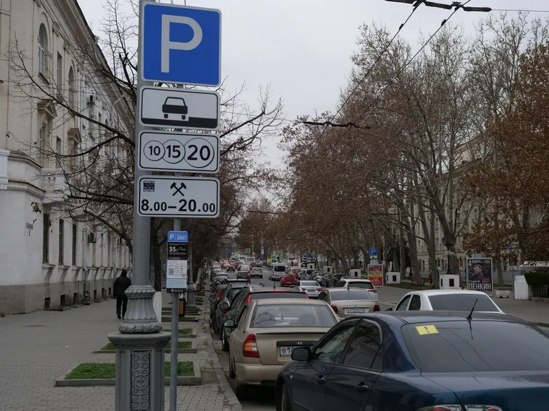 Плата за парковки в Севастополе превращается в благотворительность