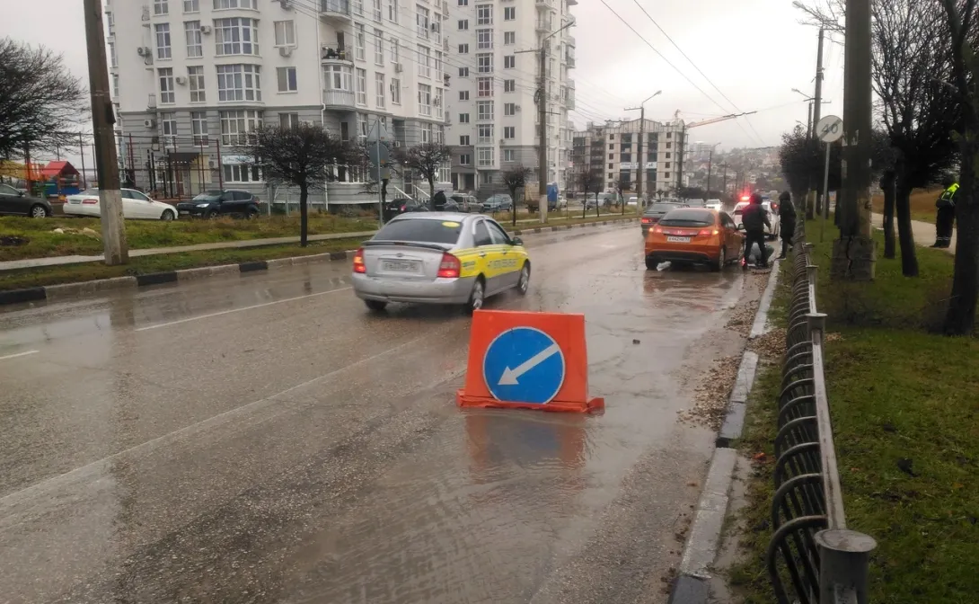 Мегаяма за одно утро «съела» в Севастополе шесть автомобилей