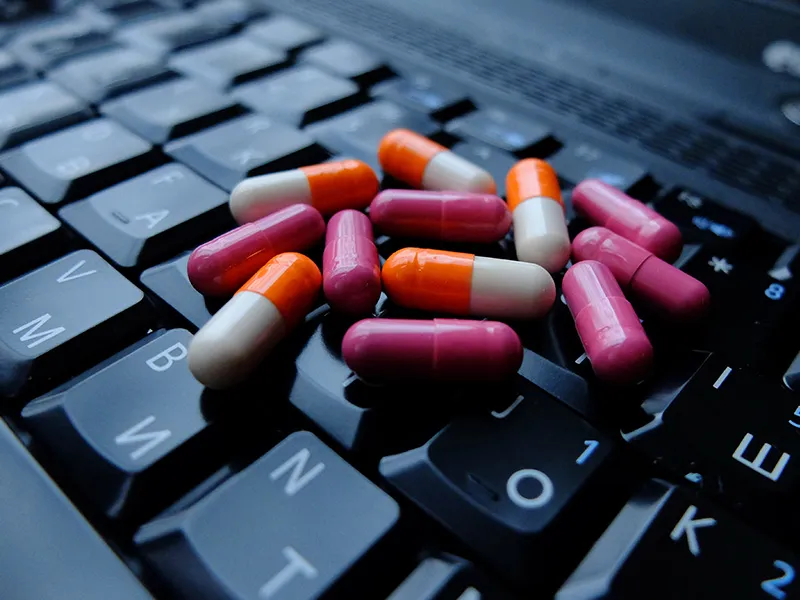 За торговлю фальшивыми лекарствами через Интернет посадят на 8 лет