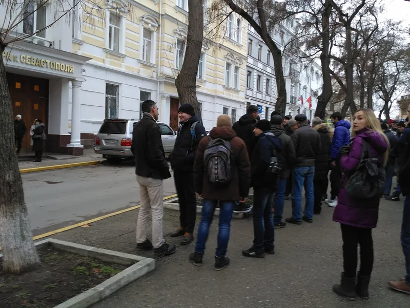 Предприниматели «Муссона» снова вышли на митинг под стены прокуратуры Севастополя
