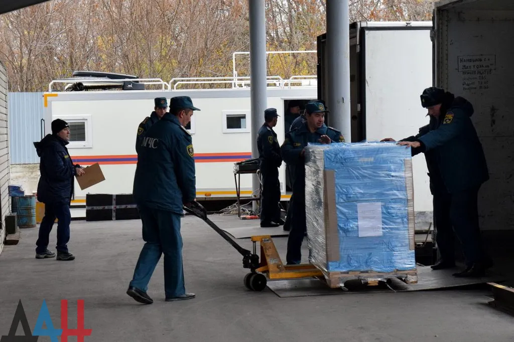 Гумконвой РФ доставил в ДНР свыше 310 тонн новогодних подарков, детского питания и медимущества