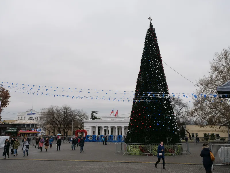 Главная новогодняя ёлка Севастополя откроется завтра