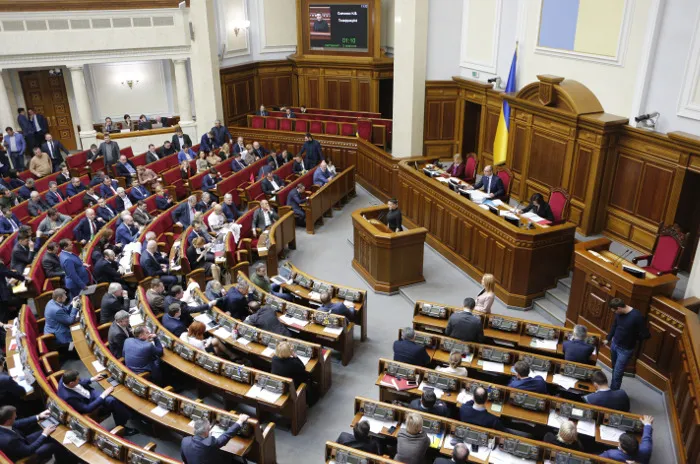 Рада просит Порошенко объявить войну России