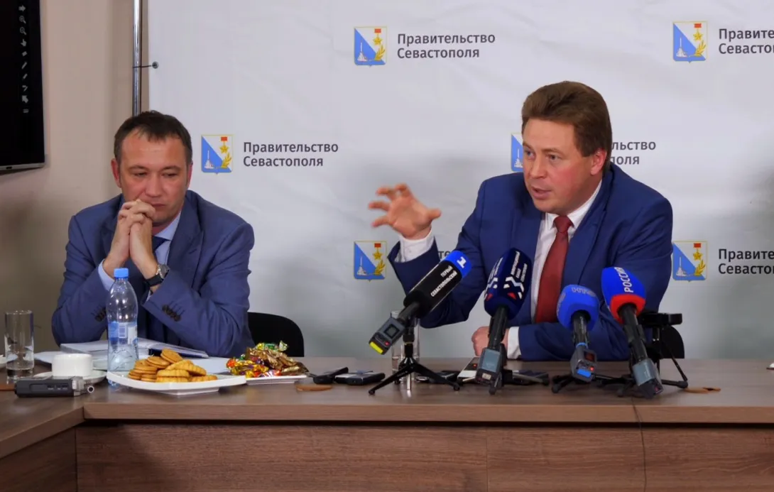 Губернатор Севастополя не считает разумным лишать себя полномочий главы правительства 