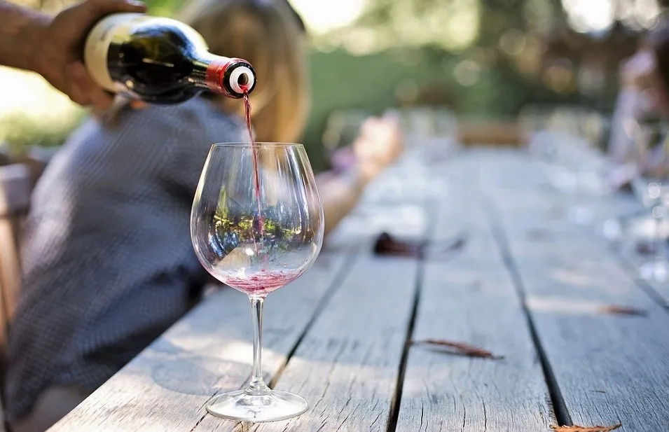 Во сколько бутылок разольют винный туризм в Севастополе 