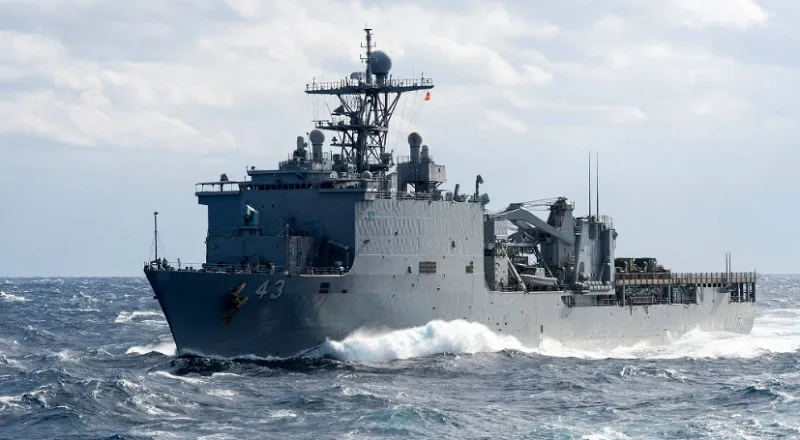 Черноморцы «взяли на мушку» десантный корабль США
