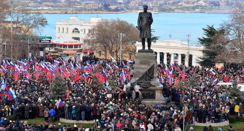 Венки и триколоры: неудобный праздник теперь планируют в правительстве Севастополя