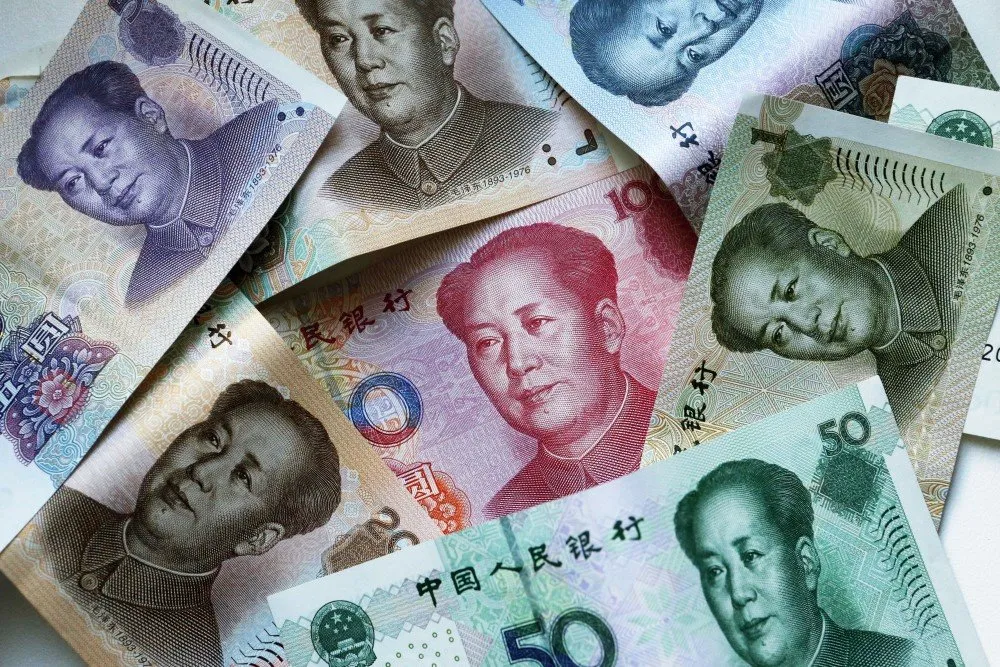 Центробанк разменял доллары на юани и евро