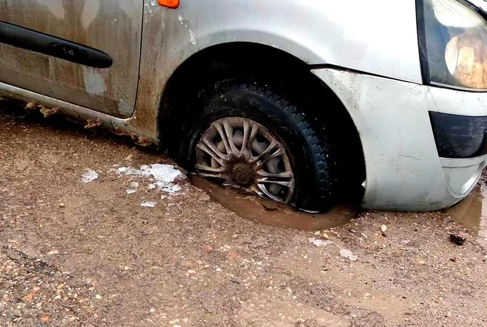 «Кислотные дожди» вымывают ямы на дорогах Севастополя? 