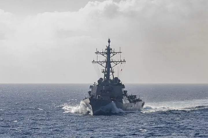 Черноморский флот следит за действиями эсминца США