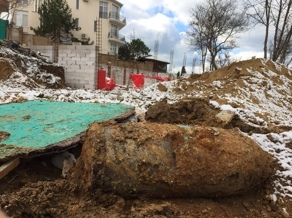 На турбазе в Севастополе обнаружили бомбу