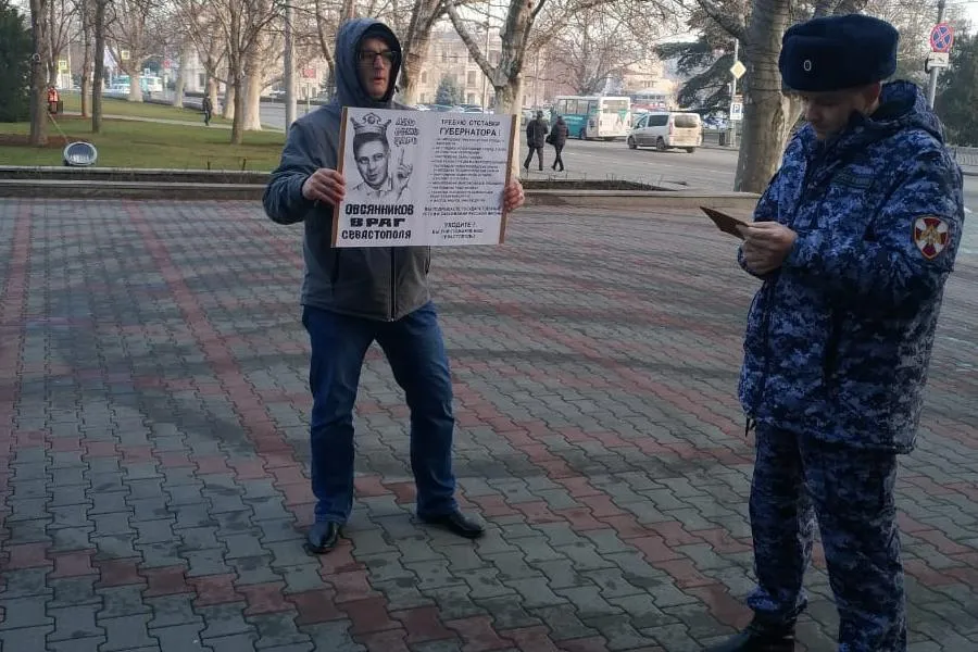 У правительства Севастополя стоит «караульный пикет»
