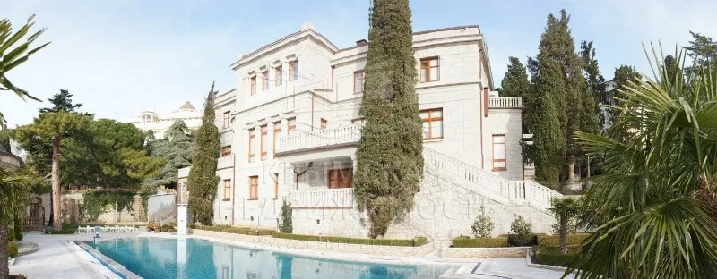 Кто стоит за продажей дворца Мурад-Авур в Крыму