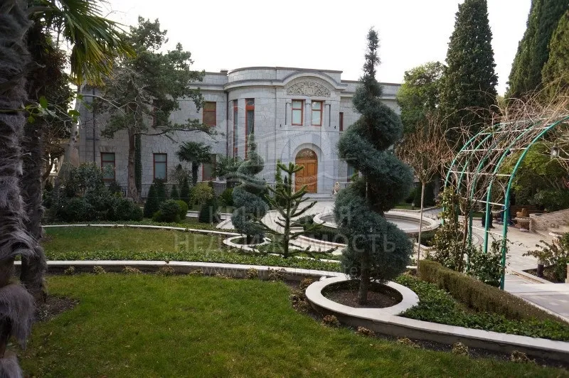Известнейший дворец в Крыму продается за миллиард рублей