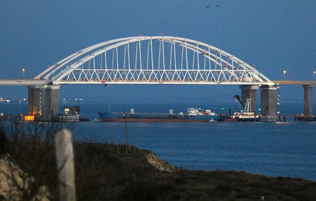 Порошенко: Украина не откажется от прохода кораблей через Керченский пролив