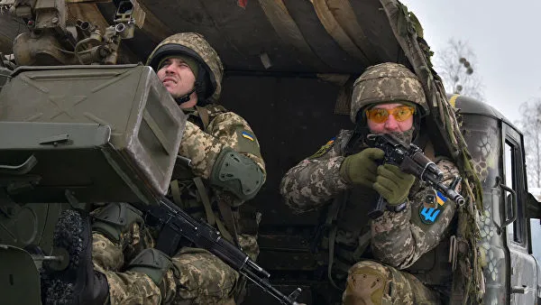 Украинские силовики четыре раза за сутки нарушили перемирие, заявили в ЛНР