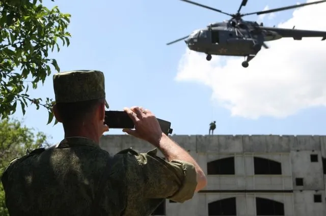 Госдума одобрила проект запрета военным пользоваться гаджетами на службе