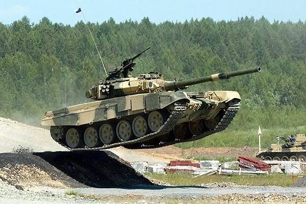Появилось видео испытаний танка Т-90М