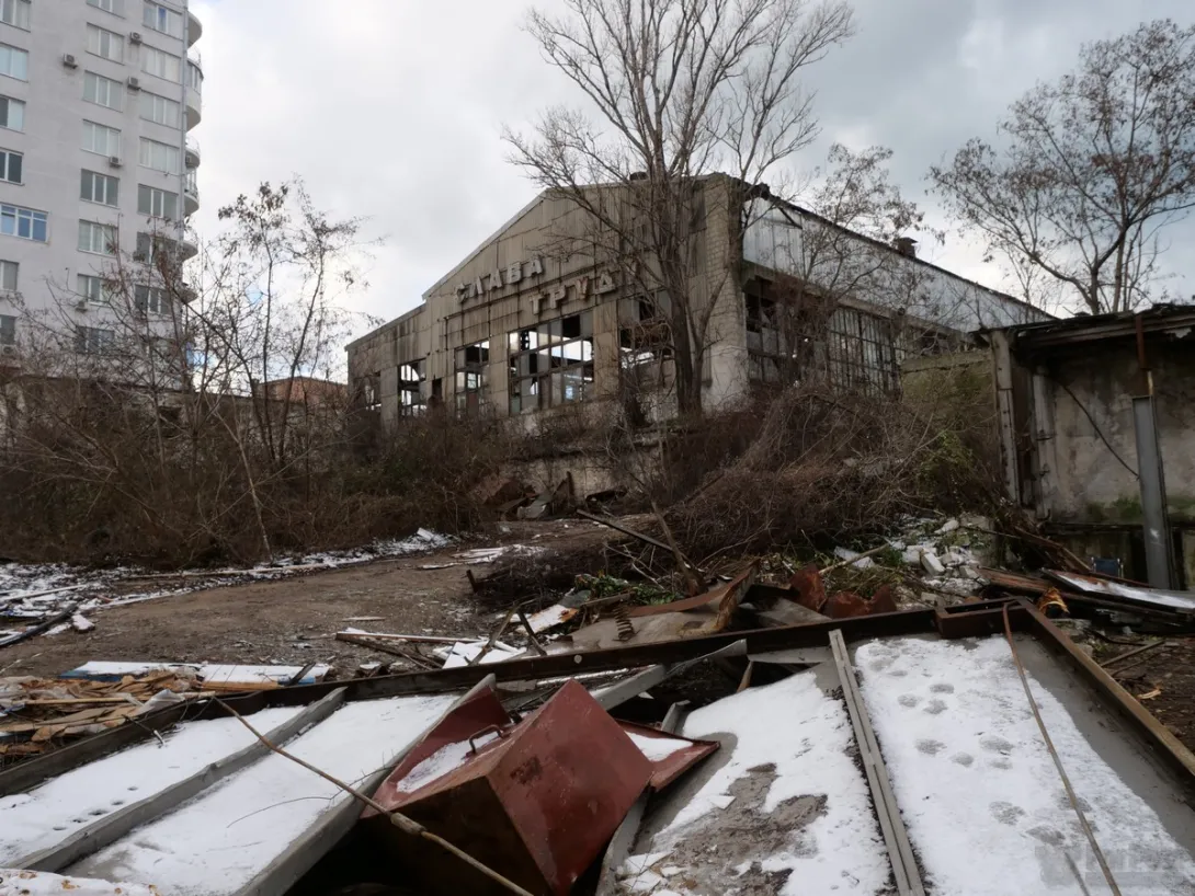 Бывший военный завод в Севастополе сровняли с землей