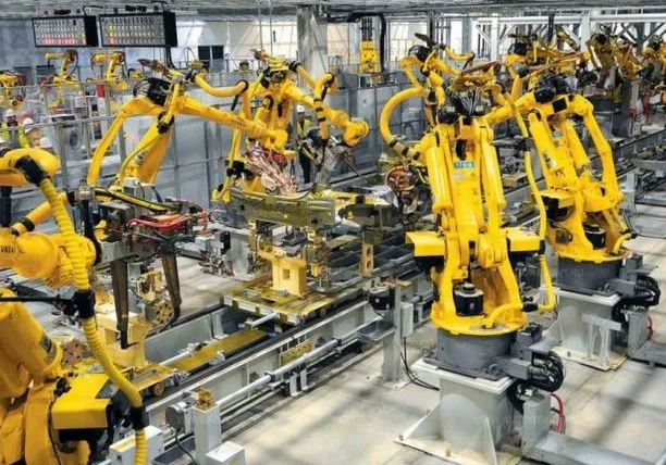 Китайские фабрики за четыре года сократили до 40% сотрудников и заменили их роботами