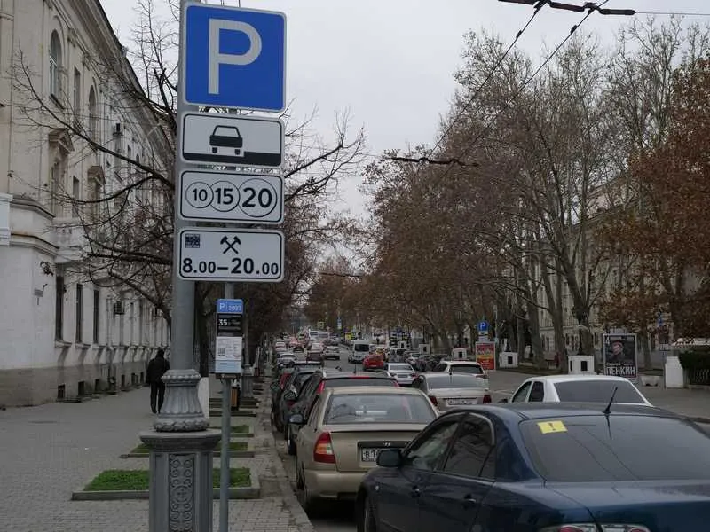 Власти Севастополя введут парковочные абонементы