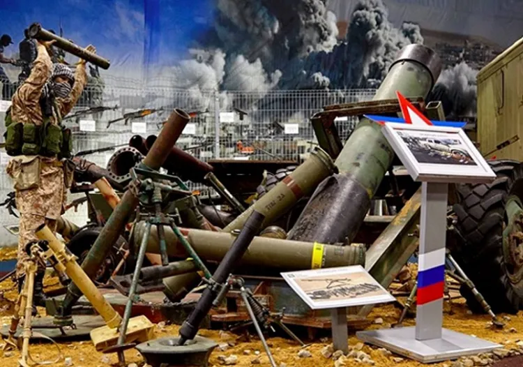 Крыму и Севастополю покажут технику и оружие боевиков