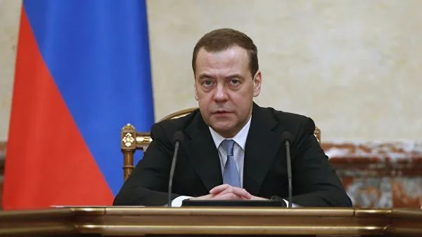 Медведев поручил подготовить решение по никотинсодержащей продукции