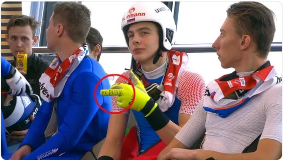 Российского спортсмена наказали за перчатку с именем Путина