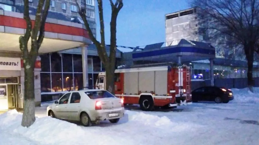 Жильцов частично обрушившегося дома в Магнитогорске эвакуировали из-за пожара