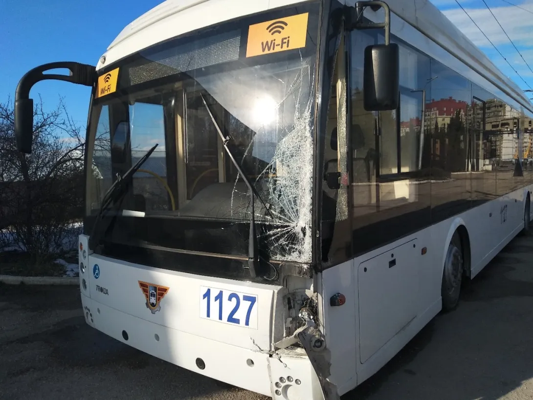 Троллейбус и топик столкнулись в Севастополе