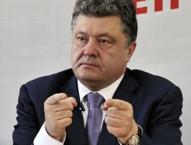 "Он просто озверел, стал сатаной". Порошенко хлопнул по лицу девушку на митинге.
