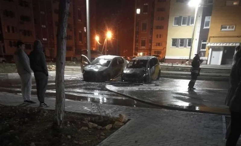 Ночью в Севастополе горели и взрывались автомобили