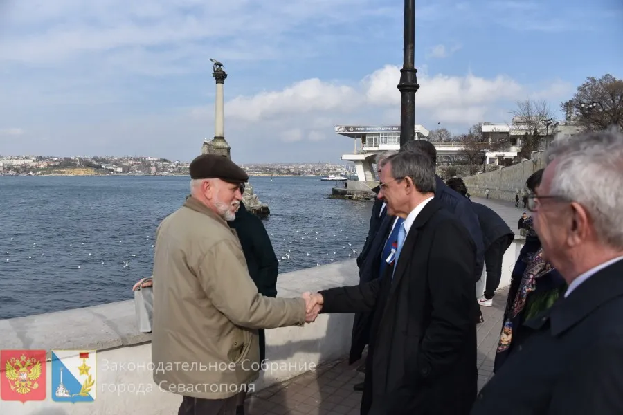 Французы в Севастополе осудили санкции и поблагодарили горожан за историческую память