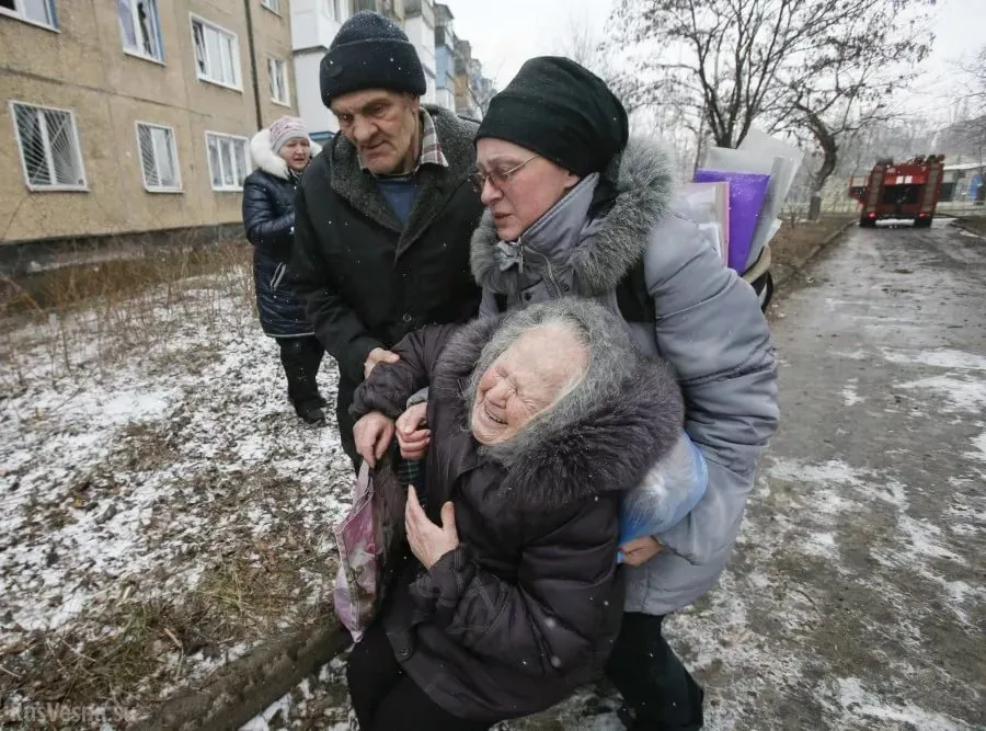  Два мирных жителя ранены из-за перестрелки на украинских позициях к югу от Донецка