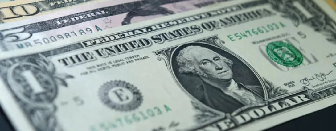 Доллар упал ниже 64 рублей впервые с августа прошлого года