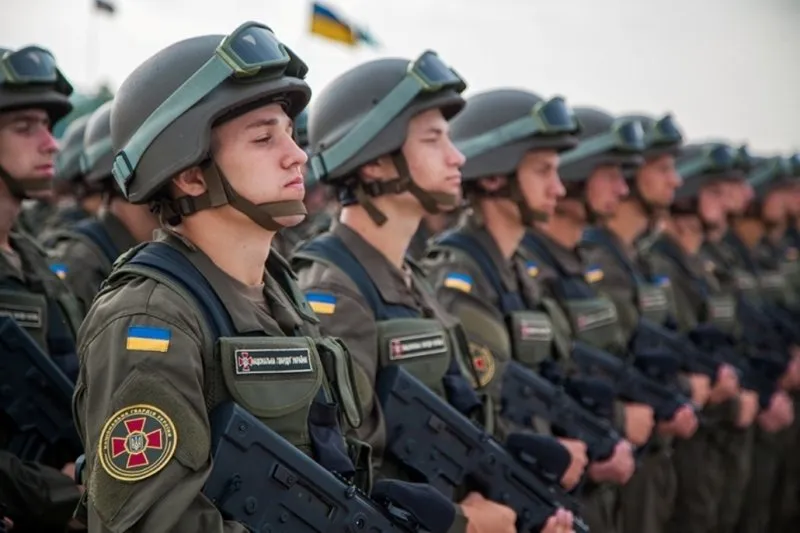 На Донбассе украинцы воюют между собой и гуляют