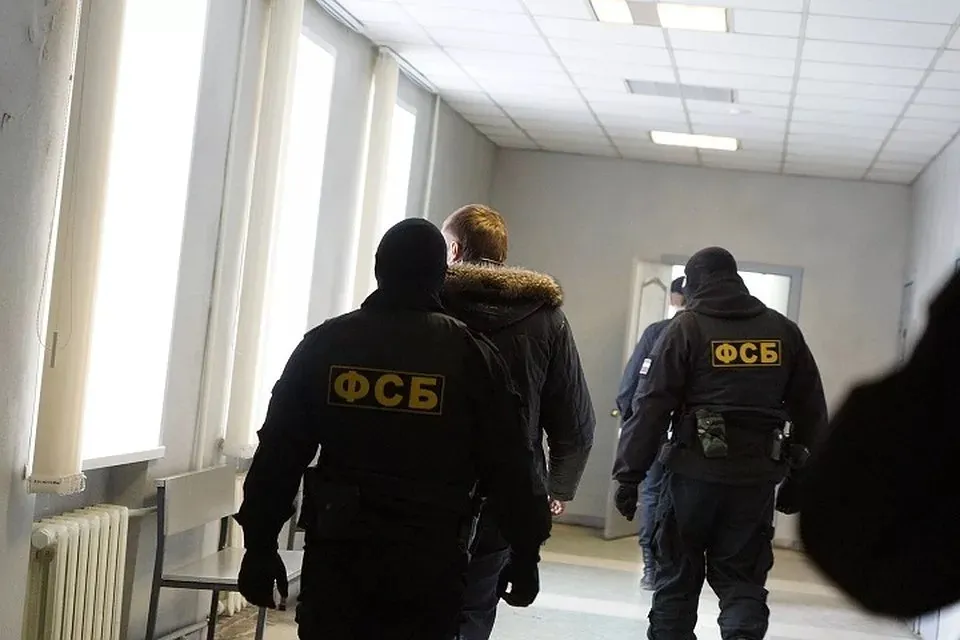 ФСБ начала обыски в трех городах из-за хищений по оборонзаказу