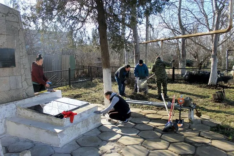 Власти Керчи переложили заботу о памятниках на волонтёров