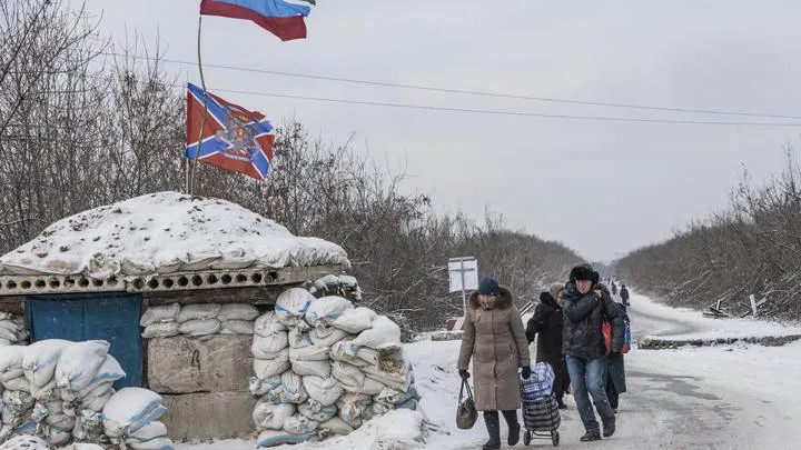 Украинские военные открыли огонь у КПП, где обещали начать пропуск людей из Донбасса