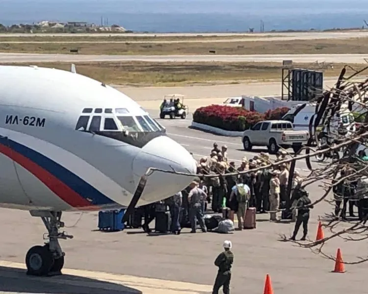 Источник сообщил о прибытии в Венесуэлу российских военных