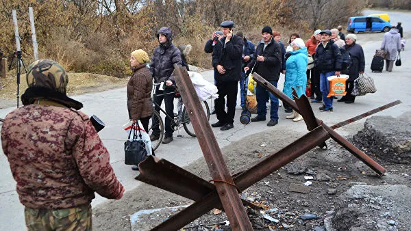 В ЛНР обвинили Киев в искажении фактов о разрушении моста на КПП в Донбассе