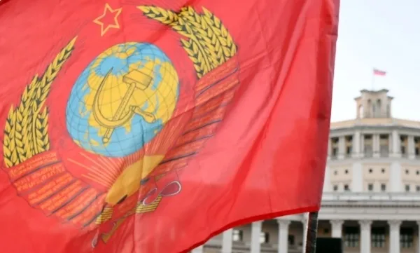 Басилашвили увидел в гербе СССР желание захватить весь мир
